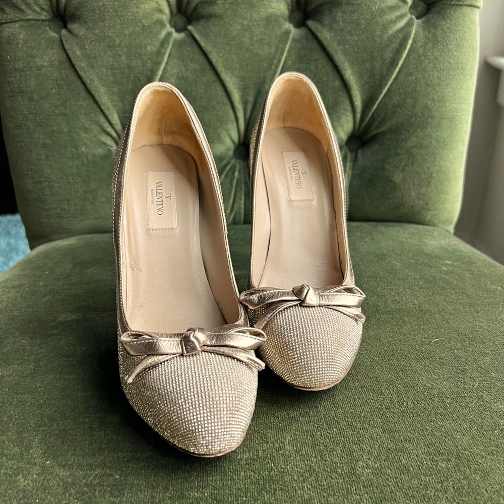 Valentino Garavani gold to warm rose gold pumps - Picture 2 of 6